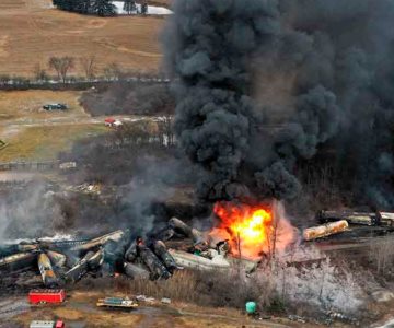 ¿Chernóbil de nuevo? Explota tren que cargaba químicos tóxicos en Ohio