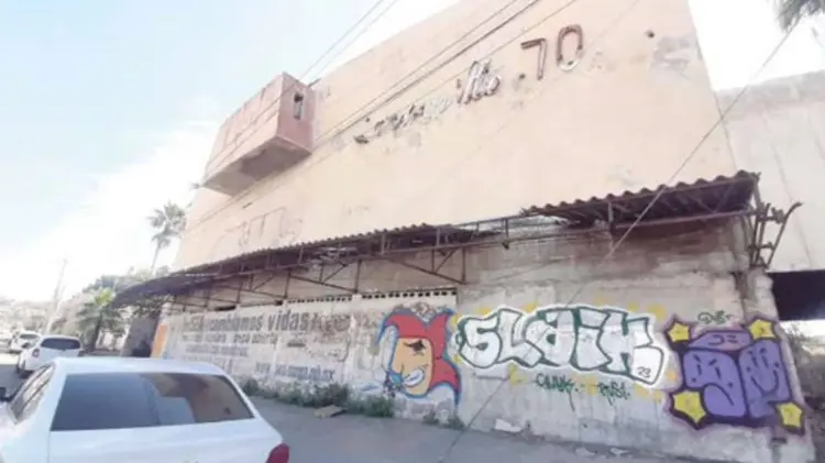 Foto: El Cinema 70 está desde hace años en ruinas y representa un riesgo. (Pablo Reyes / EXPRESO)