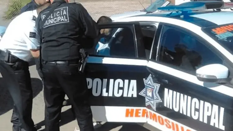 Con apoyo de vecinos, el padre logró alcanzar y retener al individuo hasta el arribo de autoridades.