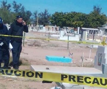 Encuentran a hombre sin vida entre tumbas de un panteón de Huatabampo