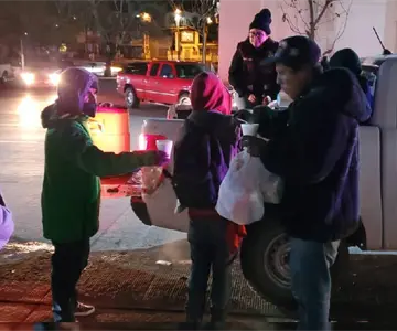 Resguardan del frío a indigentes en Nogales