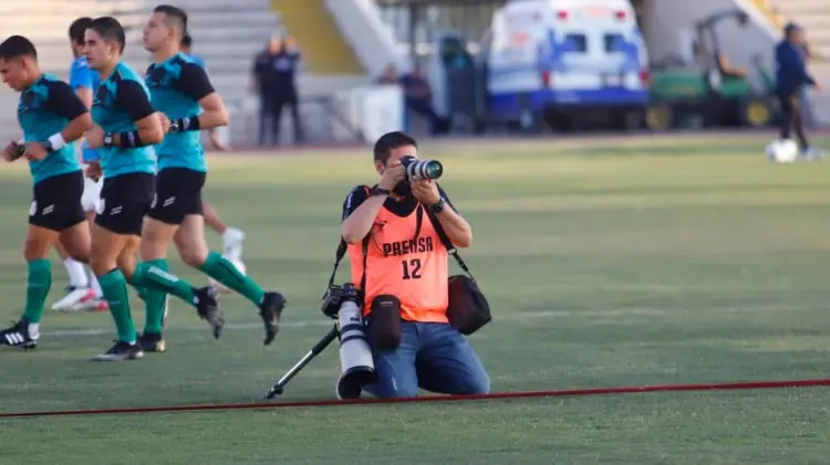 Jesús Ballesteros tiene casi 30 años de experiencia en la fotografía.  (Foto: Especial / EXPRESO)