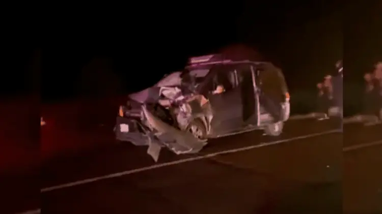 Foto del auto impactado por las vacas (Foto: Tadeo Cruz / EXPRESO)