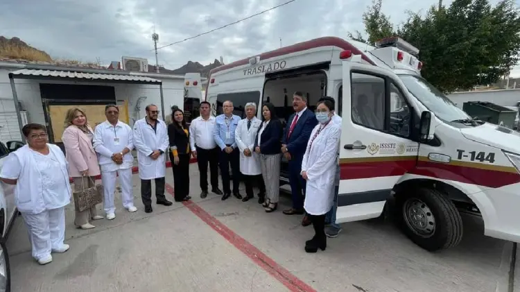 Foto: Durante la ceremonia se hizo entrega de una ambulancia que servirá para traslados de pacientes (Especial/EXPRESO)