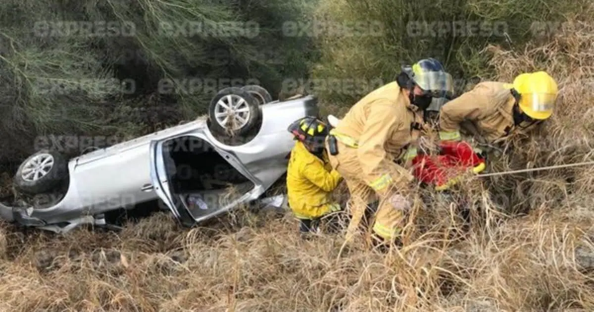 Vuelca auto sobre barranco al norte de Hermosillo; hay 4 lesionadas