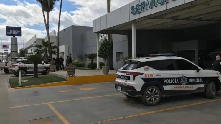 Elementos de la Policía Municipal acudieron como primeros respondientes al lugar de los hechos. (Foto: Jesús Ballesteros / EXPRESO)