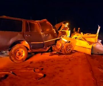 Choque en carretera deja a dos muertos y un lesionado