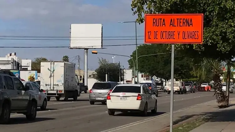 Ya fueron colocados los señalamientos con las rutas alternas. (Foto: Jesús Ballesteros / EXPRESO)