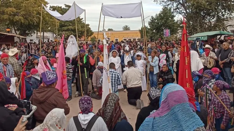 Decenas de navojoenses se reunieron en el inicio de los festejos por la Cuaresma. (Foto: John Castellón / EXPRESO)