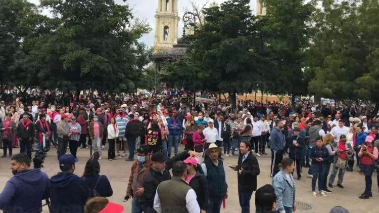 Cientos de hermosillenses se reunieron en la Plaza Zaragoza. (Foto: Jorge Flores / EXPRESO)