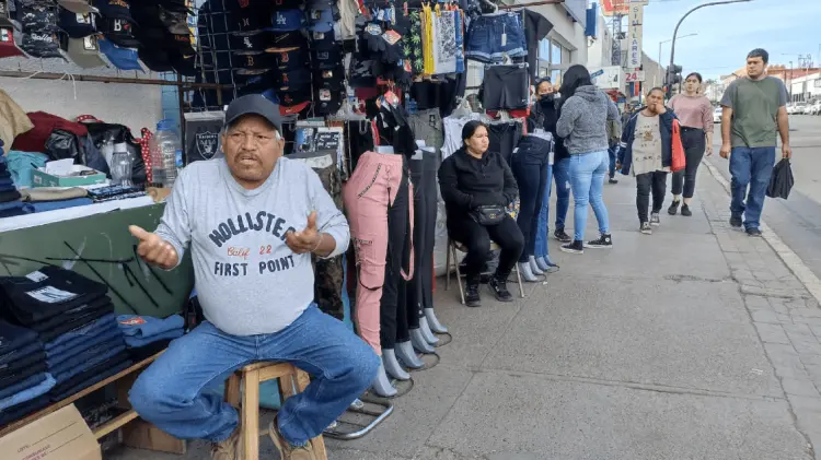 Los vendedores no tienen certeza de lo que pasará con ellos en el futuro. (Foto: Claudia Alejandri/EXPRESO)