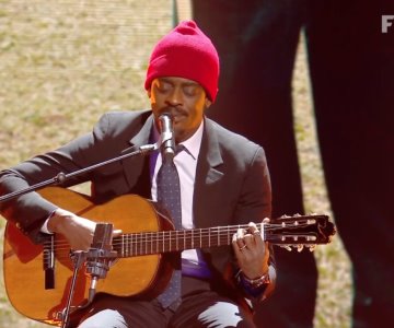 Pele, te amo: Seu Jorge rinde homenaje a O’Rei en premios The Best