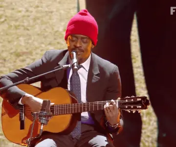 Pele, te amo: Seu Jorge rinde homenaje a O’Rei en premios The Best