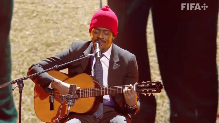 Pele, te amo: Seu Jorge rinde homenaje a O’Rei en premios The Best