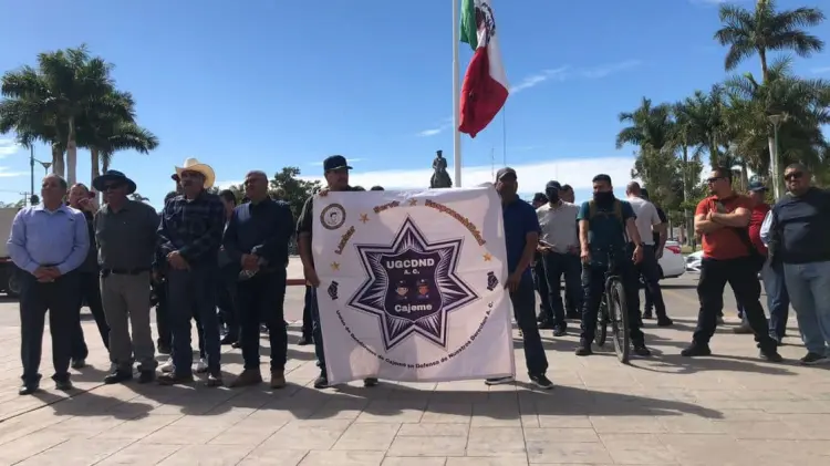 Elementos de la Policía Municipal de Cajeme se manifestaron en la comandancia de Seguridad Pública. (Foto: Ana Camargo / EXPRESO)