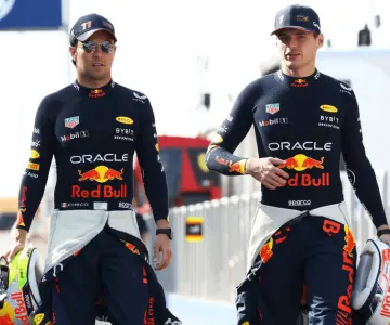 Verstappen defiende a Checo Pérez tras su salida de Red Bull