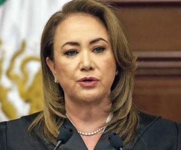 Dan suspensión definitiva a Yasmín Esquivel por plagio de tesis