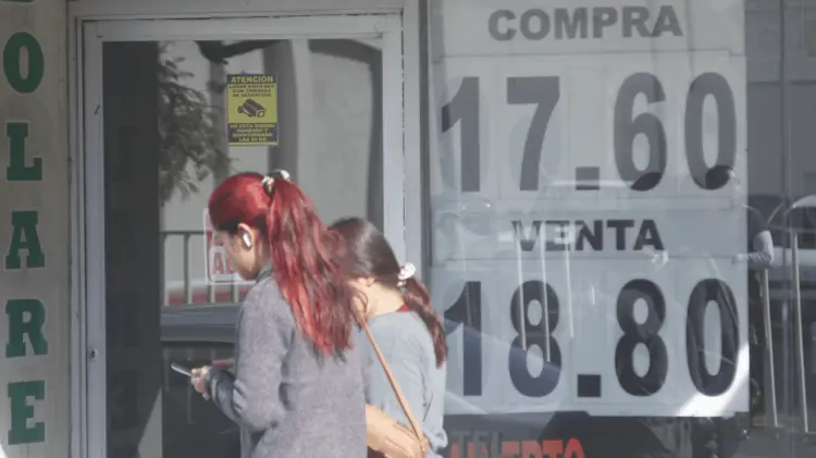 El peso ha ganado terreno ante el dólar. (Foto: Jesús Ballesteros/EXPRESO)
