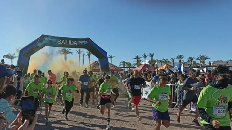 Participantes de la carrera Color Fun (Foto: Especial/EXPRESO)