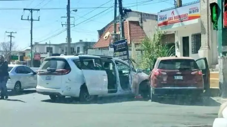 Dos de los hombres fueron encontrados sin vida y uno está herido. (Foto: Tomada de redes)