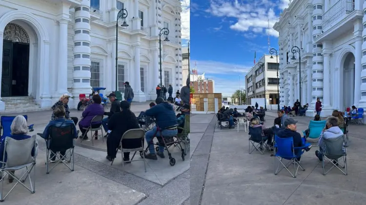 Concesionarios permanecerán frente a Palacio de Gobierno. (Foto: Sergio Pacillas/EXPRESO)