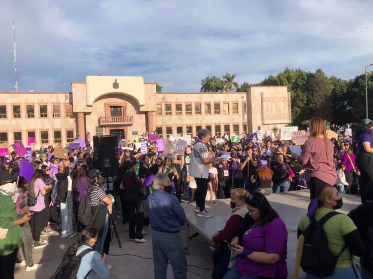 Cajeme: mujeres exigen alto a la violencia en la marcha por el 8M