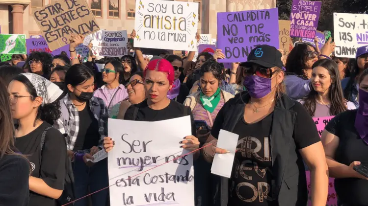 Mujeres de Cajeme se congregaron en el Día de la Mujer. (Foto: Ana Camargo/EXPRESO)