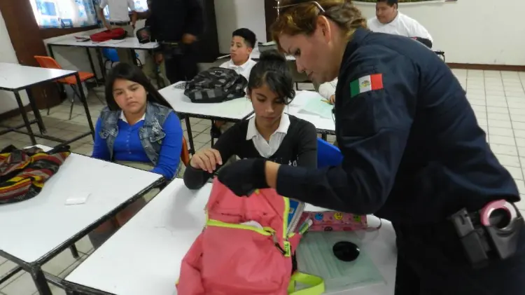 Padres de familia piden que regrese operación mochila (Foto: Especial/EXPRESO)