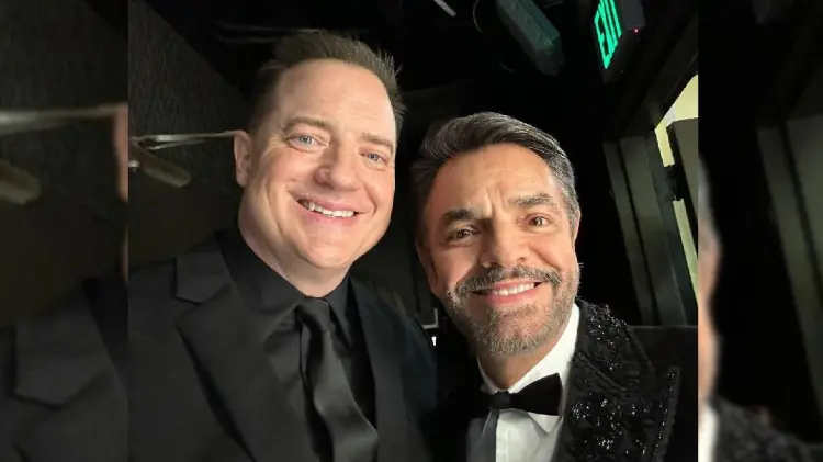 El mexicano no desaprovechó la oportunidad de posar junto al ganador (Foto: Especial/EXPRESO)