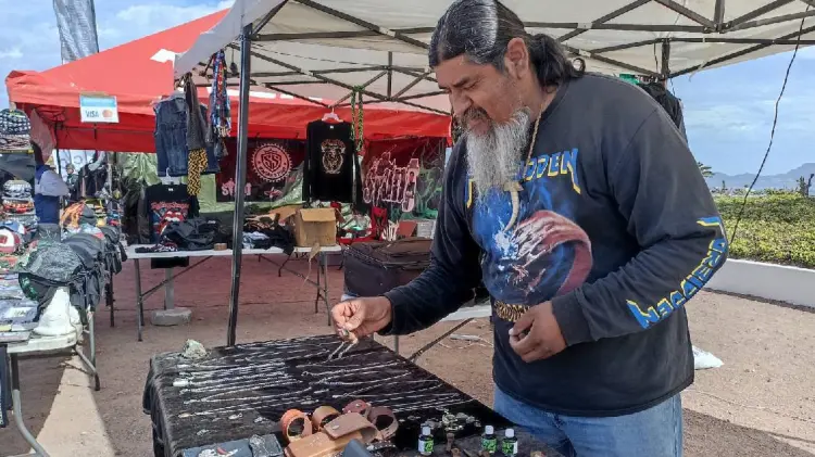 Adrián Manríquez tiene 24 años con su puesto (Foto: Especial/EXPRESO)