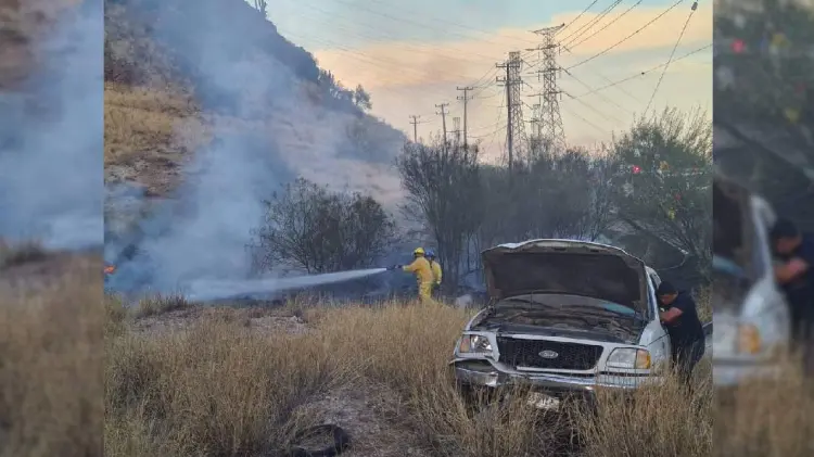 Varios daños a causa de choque con poste de alta tensión (Foto: Especial/EXPRESO)