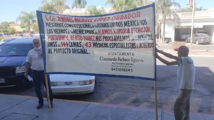 Los manifestantes se instalaron con pancartas en Palacio Municipal (Foto: John Castellón/EXPRESO)