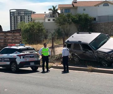 Reportan choque en colonia Pitic; encuentran armas de fuego en camioneta