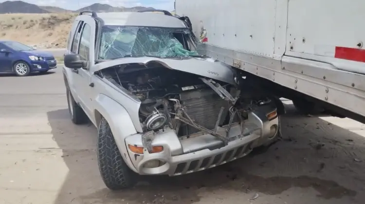 Las puertas del automóvil quedaron atoradas tras el accidente. (Foto: Especial / EXPRESO)