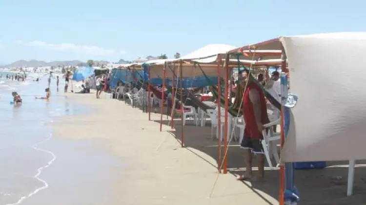 Entre 500 y 600 carperos se instan en Bahía de Kino (Foto: Especial/EXPRESO)