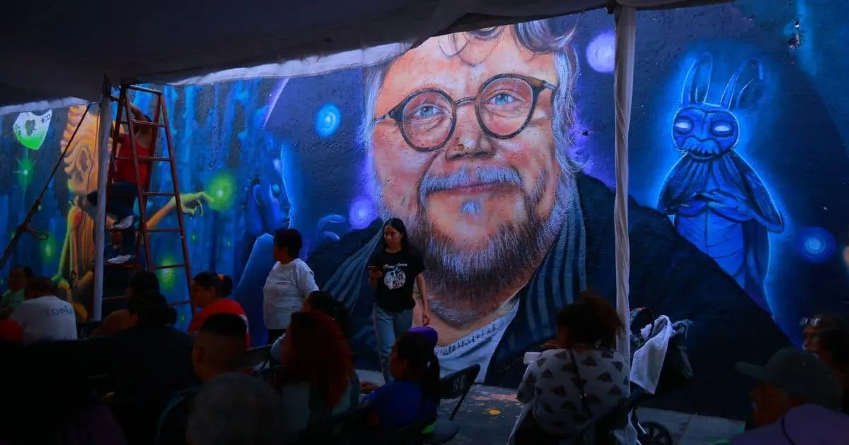 Rinden homenaje a Guillermo del Toro con mural en CDMX