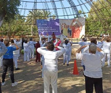 Adultos mayores participan en el Primer Encuentro de Activación Física