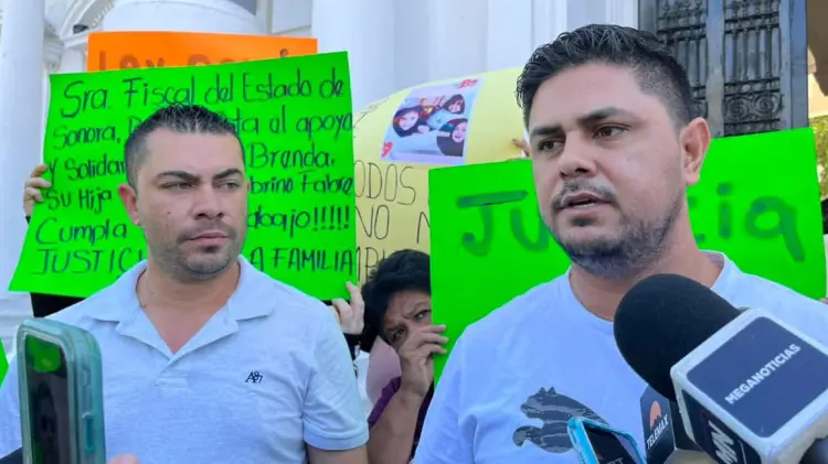 Emmanuel Tapia (izq.) compartió detalles del acuerdo reparatorio (Foto: Especial/EXPRESO)