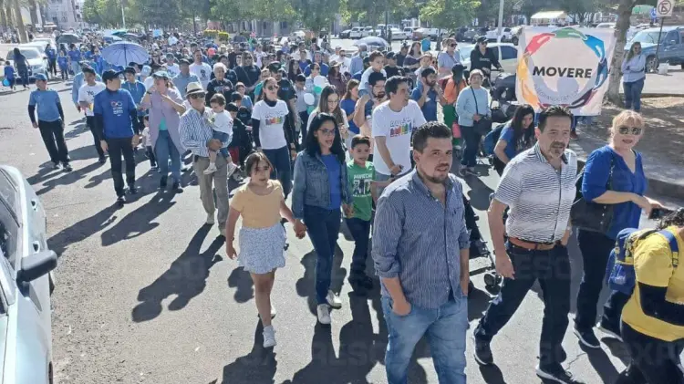 Cientos de hermosillenses marcharon por las calles de la ciudad. (Foto: Germán Contrera / EXPRESO)