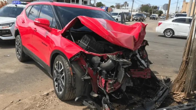El accidente dejó con lesiones leves a los conductores. (Foto: Jesús Ballesteros/EXPRESO)
