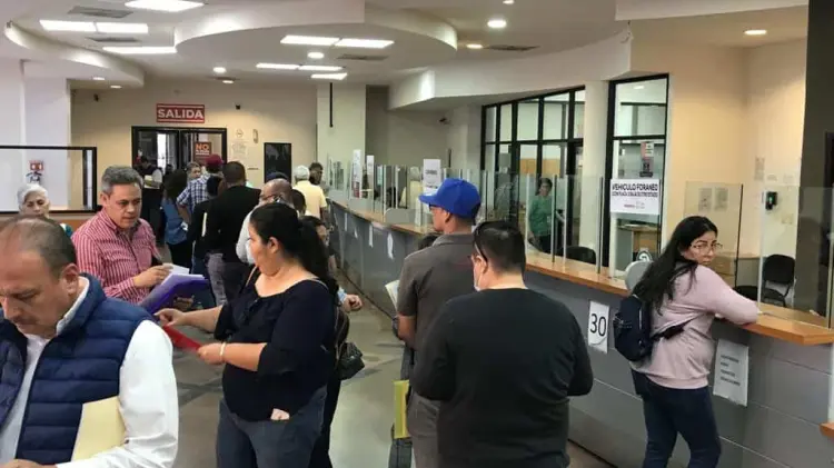 Las agencias fiscales del CUM lucieron llenas. (Foto: Jesús Ballesteros / EXPRESO)