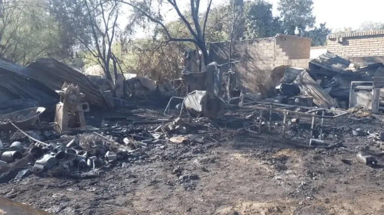 Carpintería incendiada. (Foto: Bomberos de Hermosillo / EXPRESO)