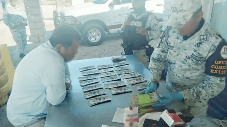 El dinero fue descubierto en el fondo de una maleta. (Foto: Especial/EXPRESO)