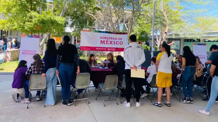 La entrega se llevará a cabo en planteles de educación media superior. (Foto: Especial / EXPRESO)