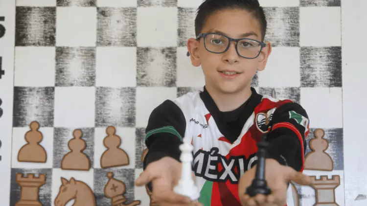 Mateo es un destacado ajedrecista a los 10 años. (Foto: Jesús Ballesteros/EXPRESO)