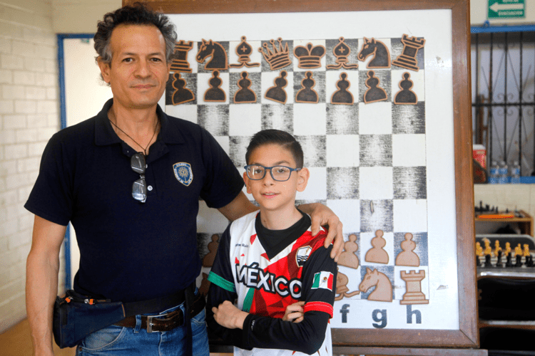 Mateo recorrerá el mundo gracias a su talento en el ajedrez