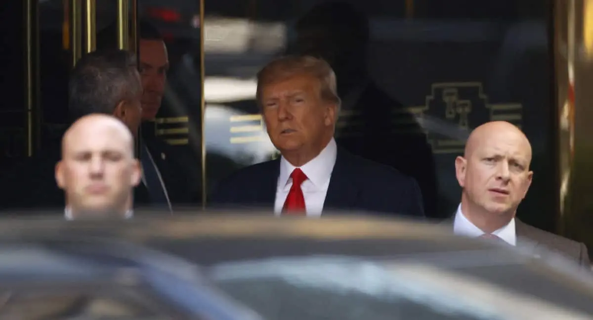 Donald Trump se entrega a la Fiscalía de Manhattan