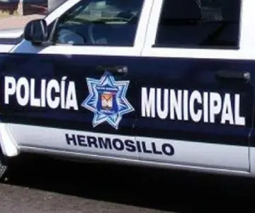 Arrestado por golpear y amenazar de muerte a su papá y hermano