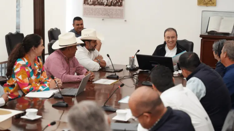 Alfonso Durazo se reunió con un grupo de productores del sur de Sonora. (Foto: Especial/EXPRESO)
