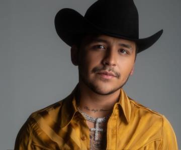 Christian Nodal pausa la música para debutar como comentarista deportivo